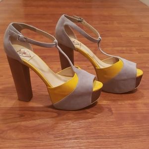Penny loves Kenny- Mustard and Grey Heels sz 8
